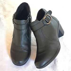 Naturalizer Elisa Leather Ankle Booties Buckle Cushioned Collar Zip Up 6 Black